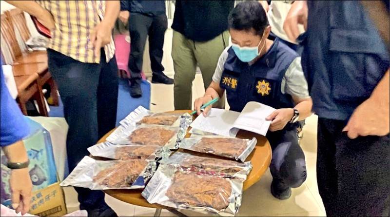 警政署動員全國警力清查上、中、下游通路業者，前往越南走私肉品可能流向地點搜索、查扣證物。（記者姚岳宏翻攝）