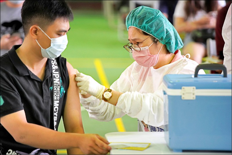 高雄市179所國、高中，今起至10月8日將進行校園BNT疫苗接種計畫。（資料照，高雄市政府提供）